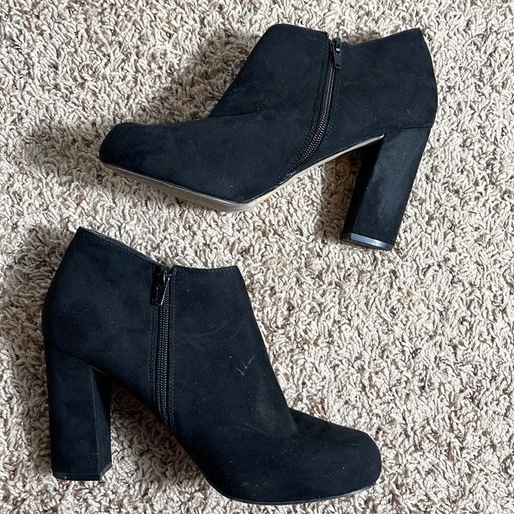 MADDEN NYC BLACK FAUX SUEDE BOOTIE SIZE 8.5